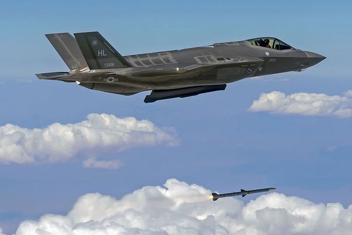 アラビア海で米軍のF-35C戦闘機がイラン製無人機シャヘドを撃墜…空母に接近か！
