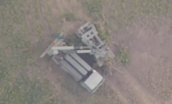 ランセット自爆ドローンに撃破されるウクライナ軍のNASAMS対空システムの構成車両！