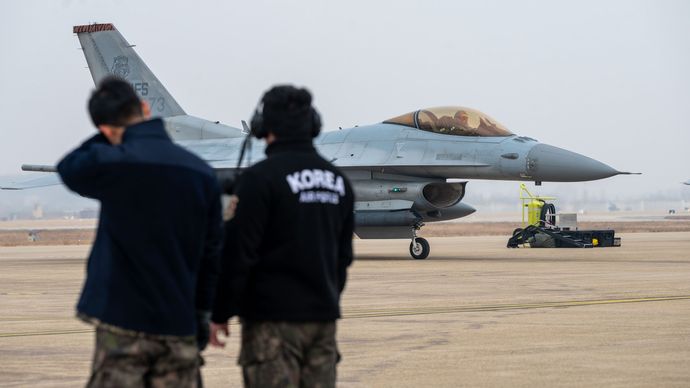 在韓米軍が西海で異例の空中訓練…中国軍戦闘機が緊急出撃、一時対峙！