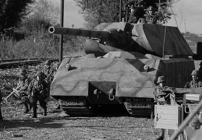 陣地戦が戦場の主流になるなら、のろくても重装甲な重戦車が復活するかもな！