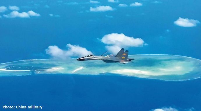 中国軍戦闘機、CNN取材班を乗せた米海軍機P-8Aと対峙…南シナ海上空