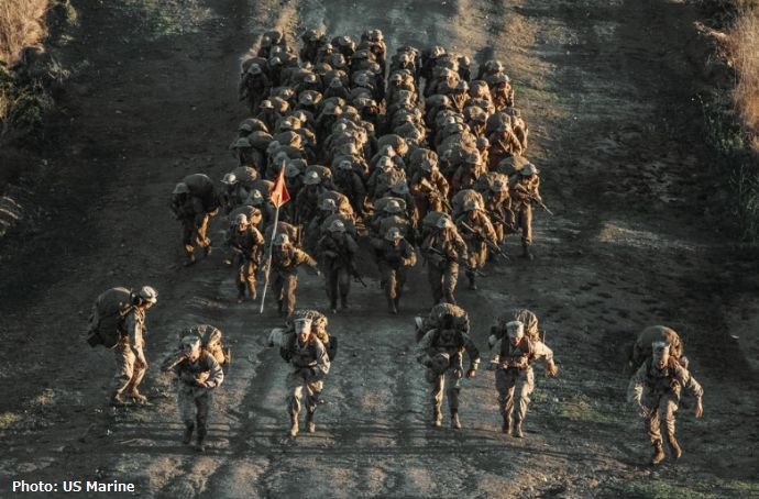 新兵たちが通称「リーパ―」と名付けられた丘を駆け上がるり海兵隊員に成長！