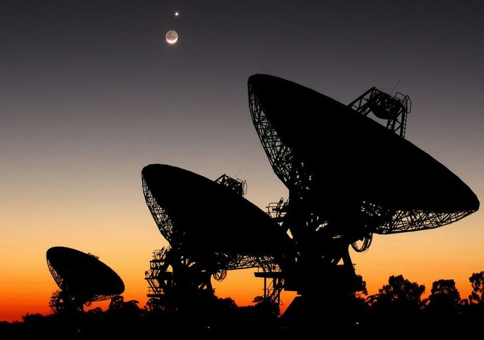 高度な地球外文明は「ホタル」のように光で交信を行っているという説！