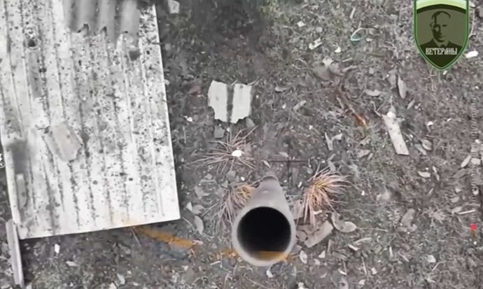 ドローンで敵兵が潜む換気パイプに手榴弾を投下…ドローン戦が恐ろしく、精密になってきた！