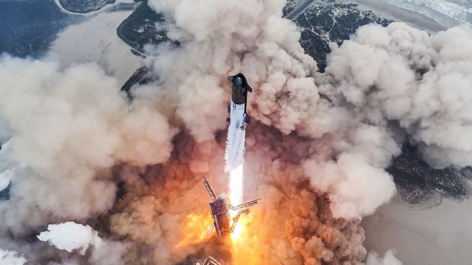 スペースXの大型宇宙船「スターシップ」大気圏突入し着水…帰還に初成功！