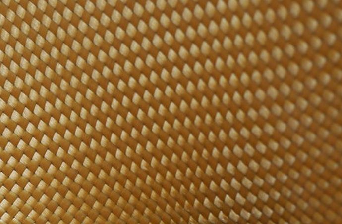 クモの糸を吐く遺伝子組み換えカイコから防弾チョッキ用ケブラーの6倍丈夫な繊維が生産可能に！