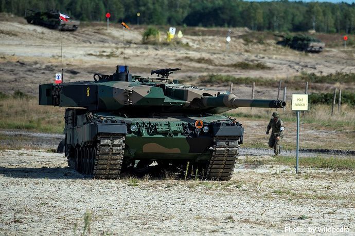 カナダもレオパルト2戦車4両を提供へ…英チャレンジャー2←砲弾が特殊、台数少ない、紅茶セット付き！