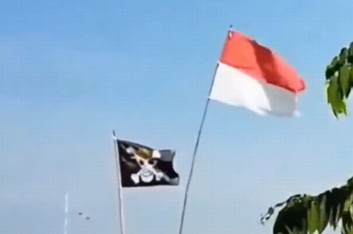 建国記念日を迎えるインドネシアで国旗ではなく日本のアニメ「ワンピース」の旗が掲げられる理由？！