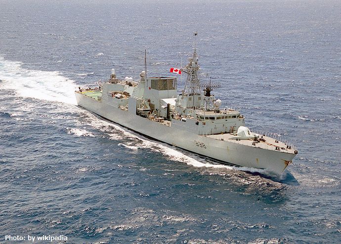1200px-HMCS_Winnipeg_(FFH_338)_underway_in_2001