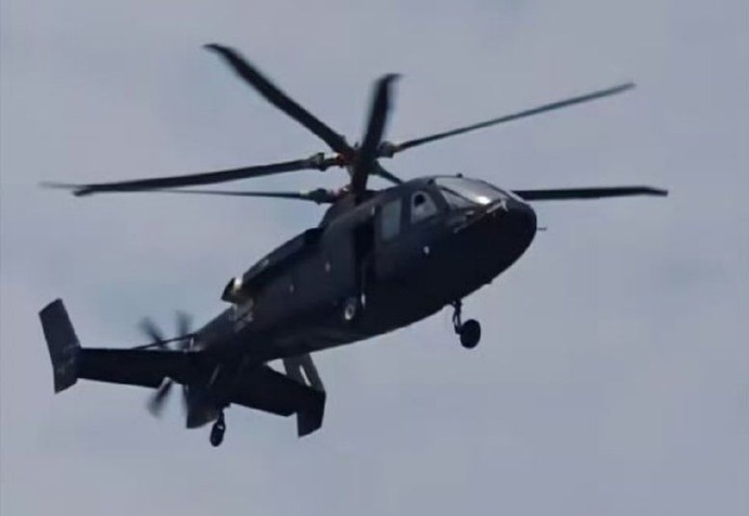 飛行中の中国の新型ヘリコプター？…二重反転式ローターを採用！
