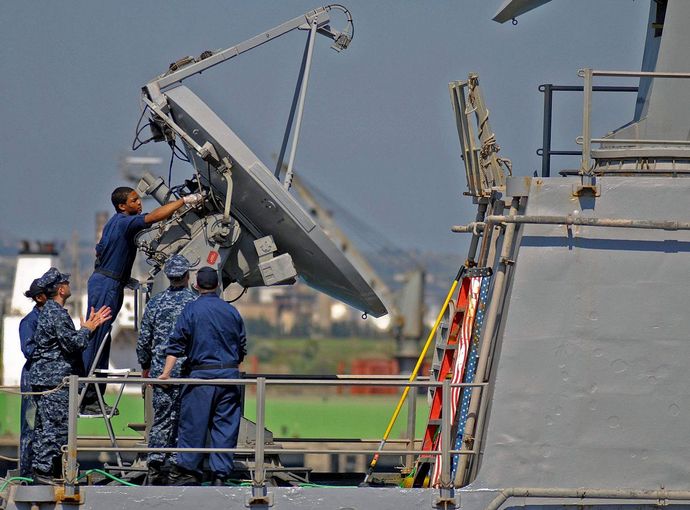 1280px-SPG-62_Radar_DDG-55_Stout_2011-03-24