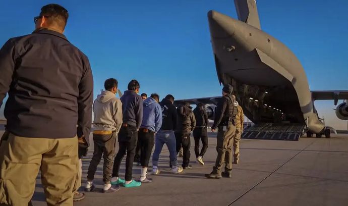 米国土安全保障省、不法移民の国外追放用にB-737旅客機を6機購入…対策を加速！