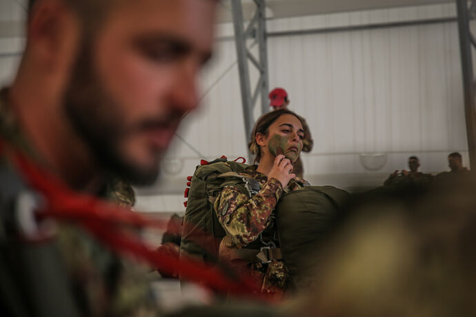 NATO演習「スウィフト・レスポンス」に参加するイタリア陸軍フォルゴーレ空挺旅団！