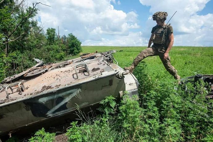 ゼレンスキー大統領が東部情勢ついて「地獄だ」、戦闘が再び激化…ロシア軍の容赦ない砲撃で後退！