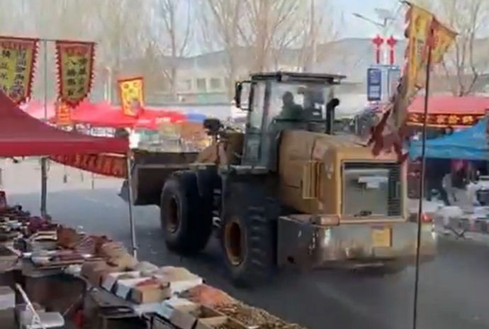 北京の市場にブルドーザーが突入　多数死亡の目撃も…中国当局は事件を公表せず！