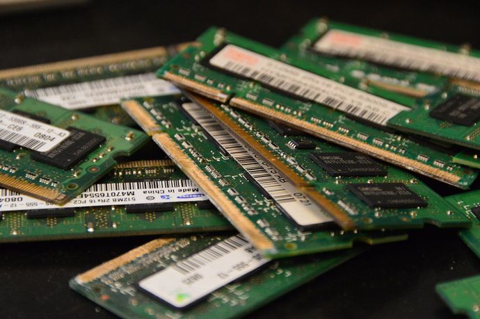 米パソコンメーカー、中国製メモリーの採用検討…AI需要でパソコン向け不足！