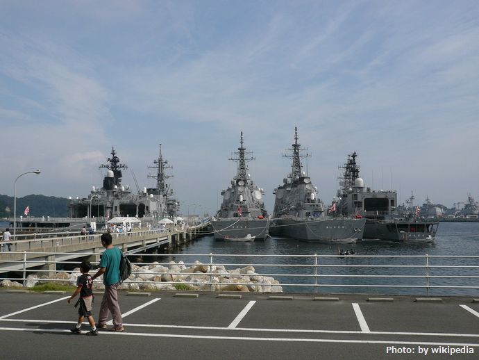 JMSDF_Yokosuka_Naval_Base_海上自衛隊横須賀基地_-_panoramio