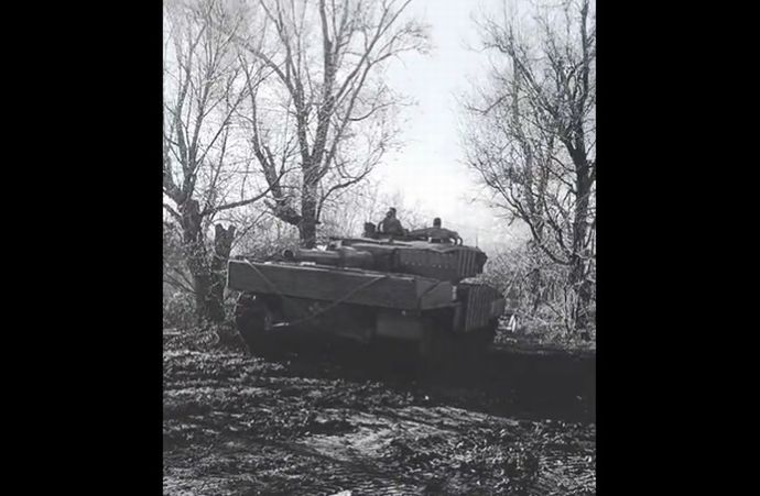 爆発反応装甲(コンタークト1)を追加装備したレオパルト2A4戦車！