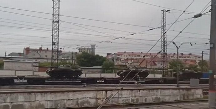 特攻に使われる70年前のロシア軍戦車T-54、T-55がウクライナ南部に到着！