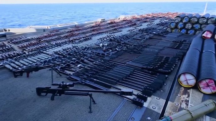 米軍がイランから押収した密輸武器をウクライナ供与へ…自動小銃5000丁超、弾薬160万発など！