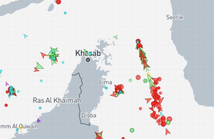 海運会社「ホルムズ海峡、みんなで渡れば怖くない」！