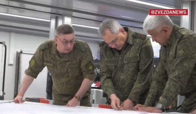 ショイグ国防相がロシア軍視察、西部軍管区司令官から報告を受ける…ワグネル反乱後初の公の場！