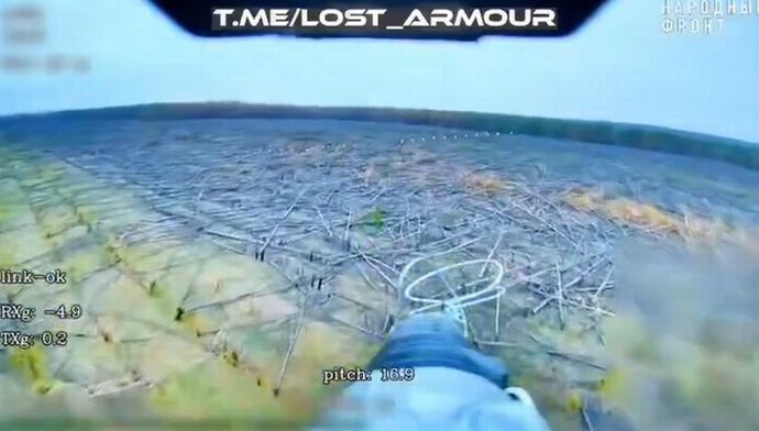 ウクライナ軍、森全体を伐採しロシア軍の進撃を遅らる！