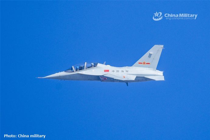 JL-10ジェット練習機で操縦訓練に励む中国海軍航空大学のパイロット候補生！