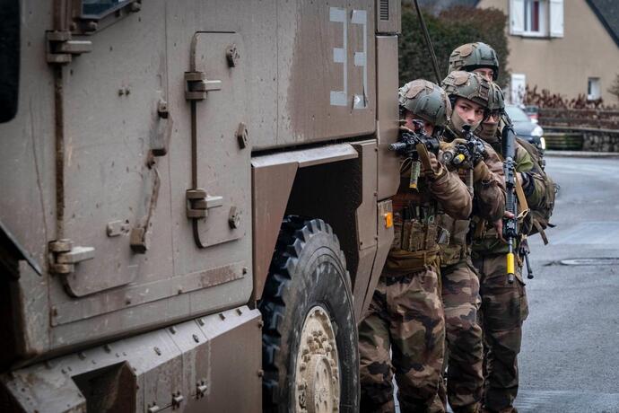 フランス外国人部隊第13外人准旅団が市街地戦闘演習「Gevaudan 26」で4日間にわたる激しい作戦行動を実施！