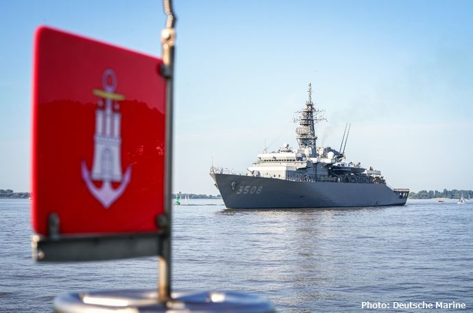 海上自衛隊練習艦隊「かしま」「しまかぜ」がドイツに到着…19年ぶりハンブルク寄港！