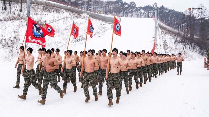 韓国海兵隊特殊捜索旅団、冬季作戦遂行能力向上のための雪寒地訓練を実施中！