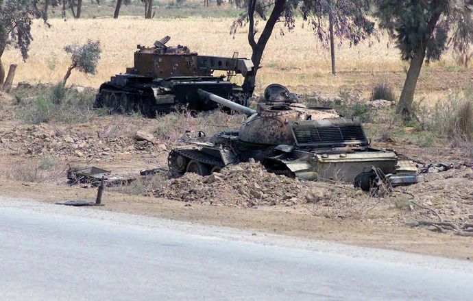 ロシア軍が古い戦車T-62とT-54を移動式の短距離砲として使用！