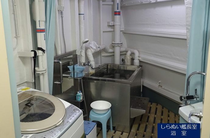 護衛艦はスーパー銭湯並み？「隊員用風呂」は災害時も活躍…そもそも航海中の入浴どうしてる？！