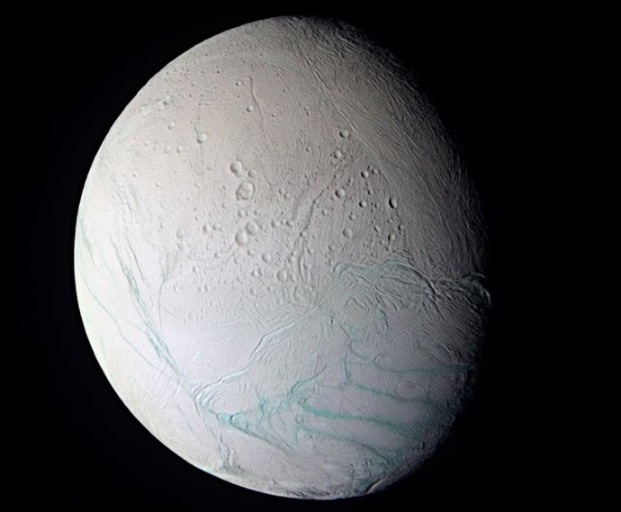 土星の衛星エンケラドスで生命の必須元素「リン」が存在…地球外生命の可能性をさらに高める発見！