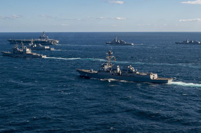 アメリカ海軍、海上自衛隊、韓国海軍の艦船が州島近海で三ヶ国間合同演習を実施！