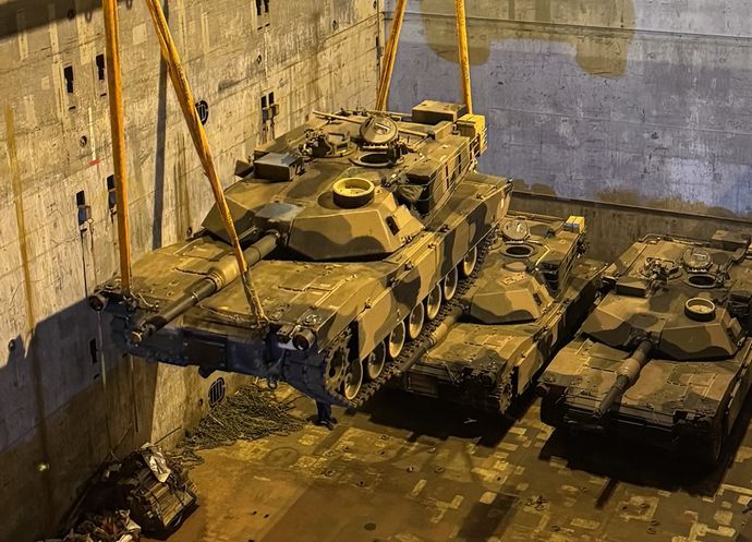 オーストラリア国防省、ウクライナにエイブラムスM1A1-SA戦車の納入が完了と発表！