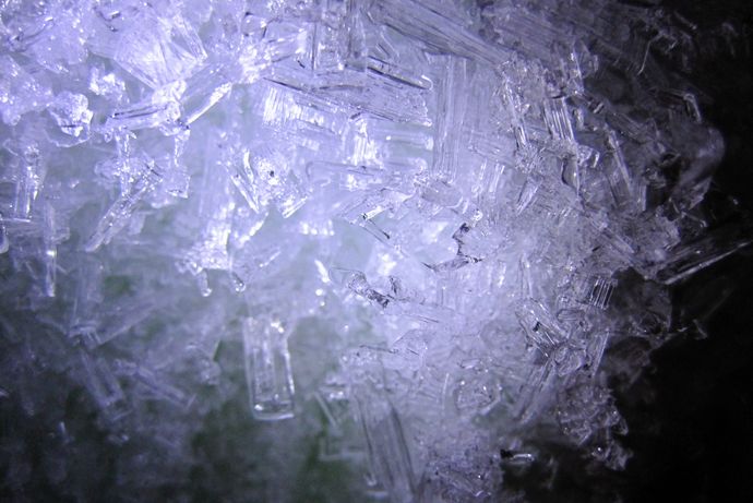 氷を曲げると電気が生まれることが判明、長年の謎だった雷の発生メカニズムを解明する糸口に！