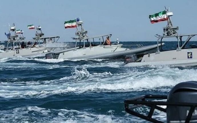 イラン革命防衛隊がホルムズ海峡に「安全回廊」設置か…目視で通航する船舶確認！