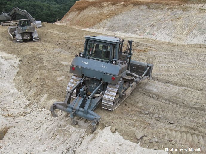 中型ドーザ（道路構築・第６施設大隊）
