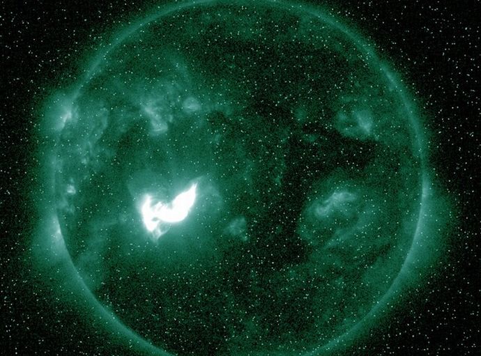 大規模な太陽フレアが発生、GPSや通信に影響恐れ…人体やスマホは影響なし！