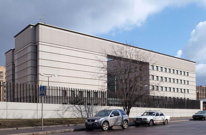 モスクワの日本大使館前で若者50人以上が反日デモ…旧日本軍が占領地で「戦争犯罪」を行ったなどと主張！