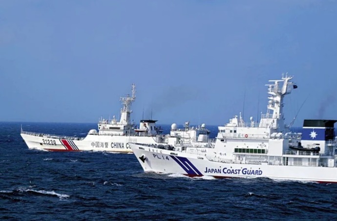 日本領海内で「わが物顔で」中国海警船が接近、海洋調査船に稲田朋美議員ら国会議員5人が乗船…尖閣諸島周辺海域！