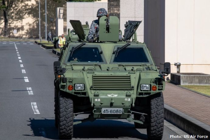 横田基地で日米の警備隊が共同で不審者対処訓練を実施！