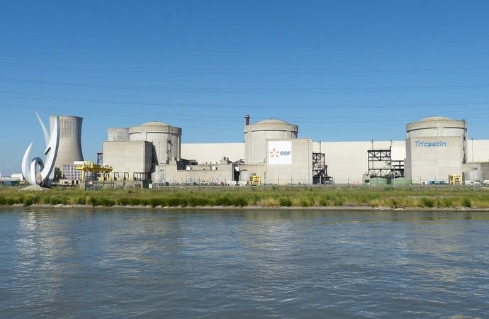 クラゲ大量発生でフランスの原発4基が停止…海洋熱波が引き金に！