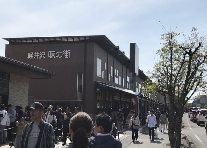 軽井沢で飛び交う中国語…なぜ彼らは日本の土地を買うのか？！