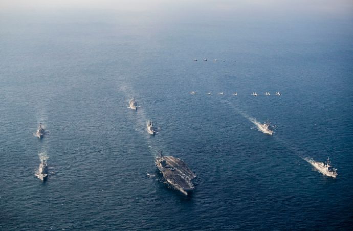 日米韓共同訓練「フリーダム·エッジ24-2」を開始…3ヶ国の戦闘機編隊が艦隊上空飛行！