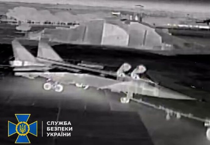 クリミア半島のロシア空軍基地にドローン攻撃…MiG-31戦闘機やパーンツィリ防空ミサイルを破壊！