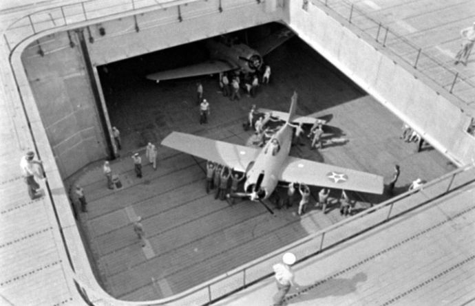 1941年8月、ハワイ沖で訓練中の米海軍航空母艦「エンタープライズ CV-6」！