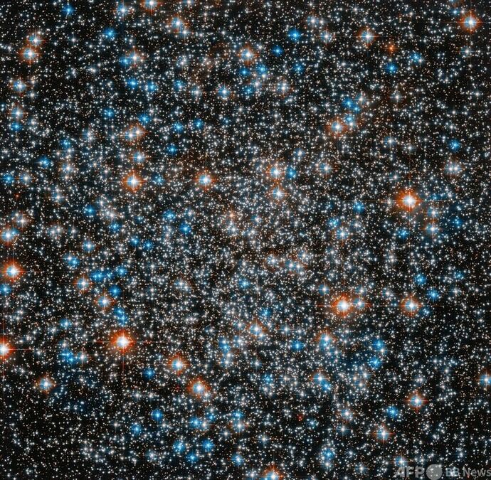 ハッブル宇宙望遠鏡が撮影した、いて座の球状星団「M55」の一部の画像を公開…NASA！