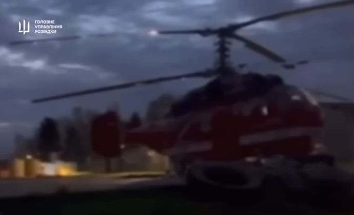 モスクワ近郊の飛行場でKa-32ヘリが放火されている映像を公開…ウクライナ軍情報部GUR！